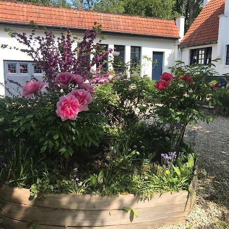 Bed And Breakfast Ros & Marc Wezembeek-Oppem ภายนอก รูปภาพ